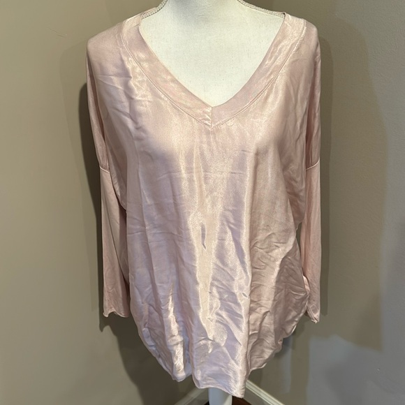 Brand Bazar NWT mixed media v neck top - Picture 1 of 9
